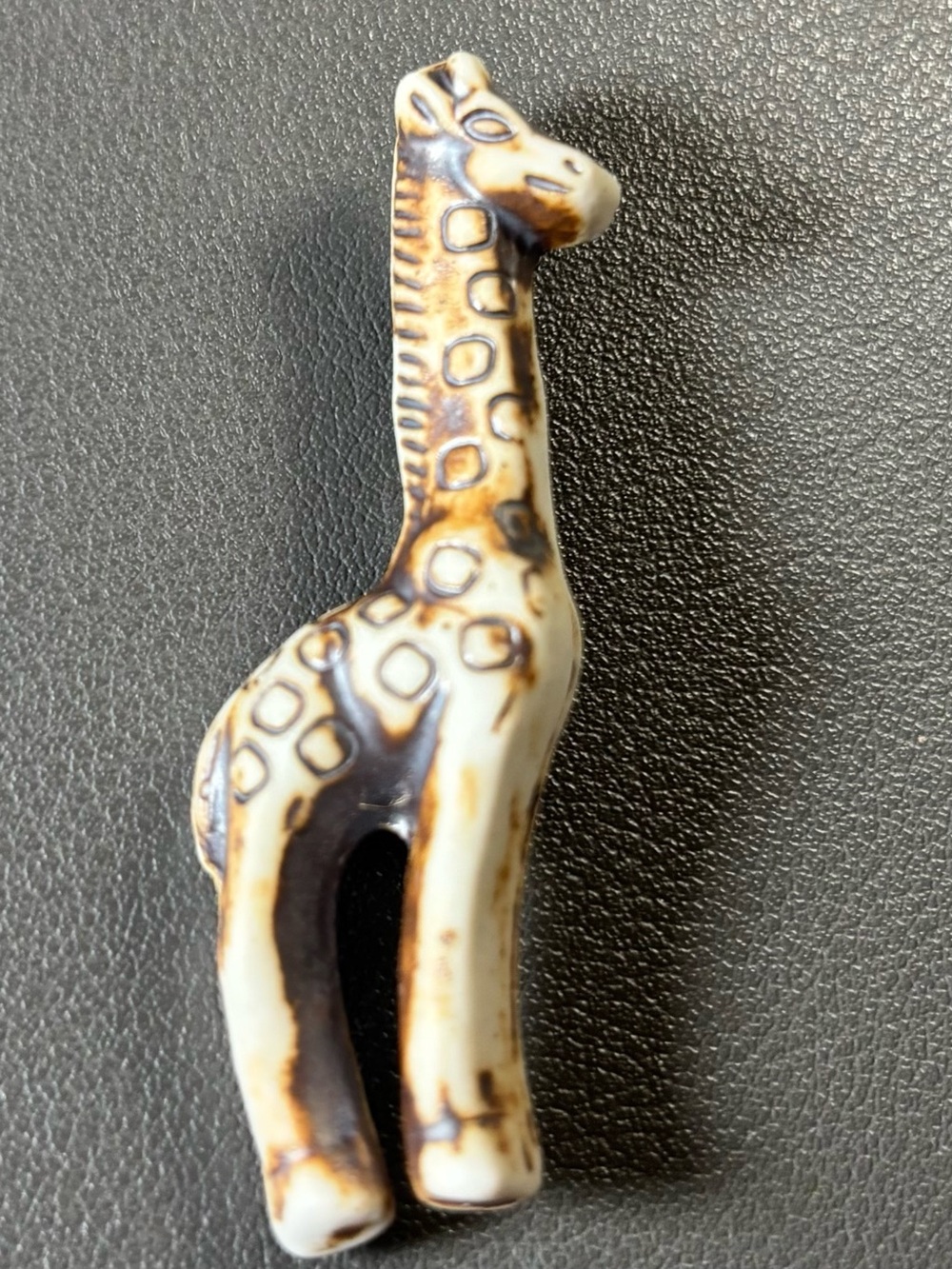 Vintage 1980’s 2” Clay Giraffe Pini